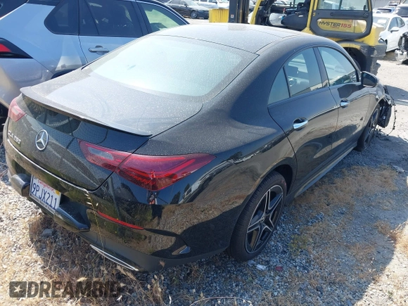 2025 Mercedes-Benz CLA 250 z VIN W1K5J4GBXSN481534, wystawiony jako IAAI lot #42254760 z przebiegiem 7 738 mil mil oraz . Historia ofert i sprzedaży dostępna na DreamBid. Obrazek 4.
