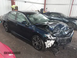 2018 Toyota Camry LE z VIN 4T1B11HK8JU517019, wystawiony jako IAAI lot #42220646 z przebiegiem 98 924 mil mil oraz . Historia ofert i sprzedaży dostępna na DreamBid. Obrazek 1.