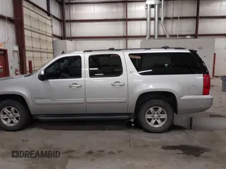 2013 GMC Yukon XL SLT z VIN 1GKS2KE71DR342261, wystawiony jako IAAI lot #42018535 z przebiegiem 201 847 mil mil oraz . Historia ofert i sprzedaży dostępna na DreamBid. Obrazek 14.
