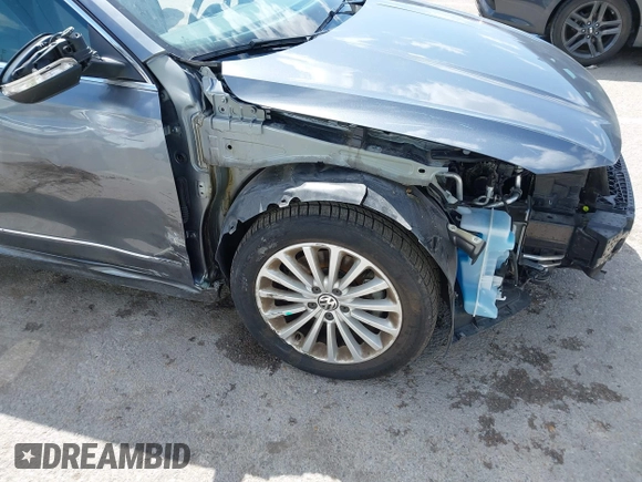 2017 Volkswagen Passat SE with VIN 1VWBT7A3XHC015940, listed as a IAAI auction lot 42027997 with 28,442 mi miles and . Bid and sale history available at DreamBid. Image 6.