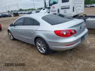 2010 Volkswagen CC Lux Limited Edition z VIN WVWHN7ANXAE533582, wystawiony jako IAAI lot #42369718 z przebiegiem 152 092 mil mil oraz . Historia ofert i sprzedaży dostępna na DreamBid. Obrazek 3.