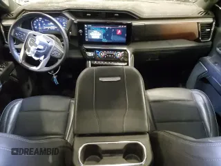 2024 GMC Sierra 3500HD Denali z VIN 1GT49WEY5RF308915, wystawiony jako Copart lot #72927244 z przebiegiem 18 383 mil mil oraz Szkoda całkowita • Salvage title. Historia ofert i sprzedaży dostępna na DreamBid. Obrazek 8.