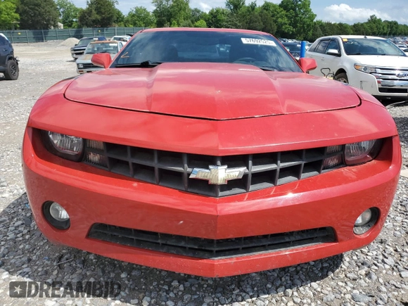 2013 Chevrolet Camaro LS z VIN 2G1FE1E32D9207577, wystawiony jako Copart lot #57692525 z przebiegiem 89 453 mil mil oraz Czysty tytuł • Clean title. Historia ofert i sprzedaży dostępna na DreamBid. Obrazek 5.