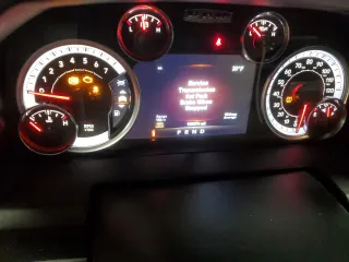 2018 Ram 1500 SLT z VIN 1C6RR7LT1JS313812, wystawiony jako Copart lot #89197235 z przebiegiem 103 374 mil mil oraz Szkoda całkowita • Salvage title. Historia ofert i sprzedaży dostępna na DreamBid. Obrazek 9.