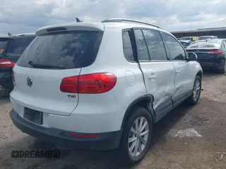 2017 Volkswagen Tiguan S z VIN WVGAV7AX2HK051022, wystawiony jako IAAI lot #42214161 z przebiegiem 87 914 mil mil oraz . Historia ofert i sprzedaży dostępna na DreamBid. Obrazek 4.