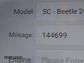 2015 Volkswagen Beetle z VIN 3VW5A7AT8FM818972, wystawiony jako IAAI lot #41966746 z przebiegiem 144 699 mil mil oraz . Historia ofert i sprzedaży dostępna na DreamBid. Obrazek 15.