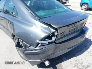 2006 Volvo S60 2.4L Turbo with VIN YV1RS547662555872, listed as a IAAI auction lot 41725749 with 137,641 mi miles. Bid and sale history available at carsss.com. Image 6.