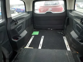 2016 Mercedes-Benz Metris Passenger Van with VIN WD4PG2EE2G3154797, listed as a Copart auction lot 43172415 with 101,473 mi miles and Salvage Title. Bid and sale history available at carsss.com. Image 10.