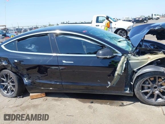 2018 Tesla Model 3 Long Range Battery z VIN 5YJ3E1EA2JF095525, wystawiony jako IAAI lot #42148713 z przebiegiem Nie podano mil oraz . Historia ofert i sprzedaży dostępna na DreamBid. Obrazek 12.