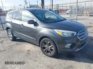 2017 Ford Escape SE z VIN 1FMCU9GD6HUB87002, wystawiony jako IAAI lot #41692708 z przebiegiem 112 093 mil mil oraz . Historia ofert i sprzedaży dostępna na DreamBid. Obrazek 1.