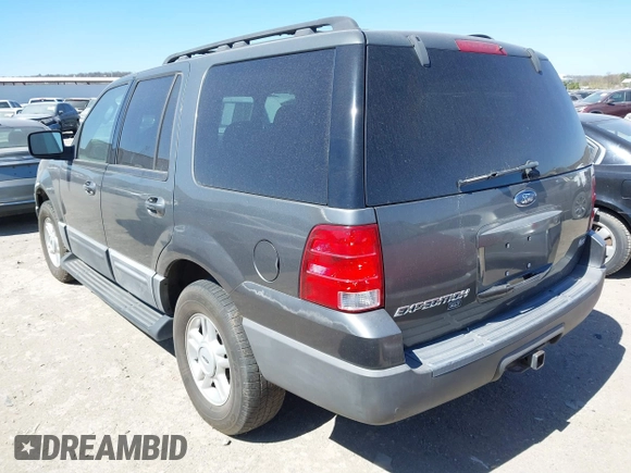 2005 Ford Expedition Special Service with VIN 1FMPU155X5LA91440, listed as a IAAI auction lot 41838687 with 260,084 mi miles. Bid and sale history available at carsss.com. Image 3.