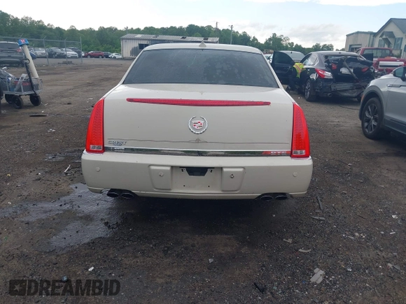 2011 Cadillac DTS z VIN 1G6KA5E65BU139507, wystawiony jako IAAI lot #42236497 z przebiegiem 118 332 mil mil oraz . Historia ofert i sprzedaży dostępna na DreamBid. Obrazek 17.