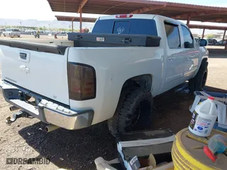 2007 Chevrolet Silverado 1500 LT w/1LT with VIN 2GCEC13C471506194, listed as a IAAI auction lot 41875637 with 316,053 mi miles. Bid and sale history available at carsss.com. Image 4.