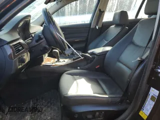 2008 BMW 3 Series 328xi z VIN WBAVC93548K043519, wystawiony jako Copart lot #47001755 z przebiegiem 81 185 mil mil oraz Czysty tytuł • Clean title. Historia ofert i sprzedaży dostępna na DreamBid. Obrazek 7.