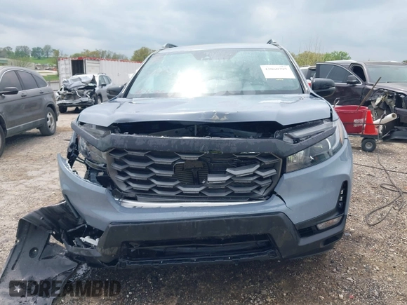 2025 Honda Passport TrailSport z VIN 5FNYF8H69SB012063, wystawiony jako IAAI lot #42060797 z przebiegiem 6078 mil mil oraz . Historia ofert i sprzedaży dostępna na DreamBid. Obrazek 12.
