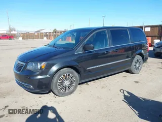 2014 Chrysler Town & Country S with VIN 2C4RC1HG0ER257498, listed as a IAAI auction lot 41627860 with 134,540 mi miles. Bid and sale history available at carsss.com. Image 2.