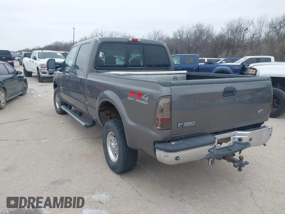 2004 Ford F-350 XL z VIN 1FTSW31P14ED94721, wystawiony jako IAAI lot #41591234 z przebiegiem 221 687 mil mil oraz . Historia ofert i sprzedaży dostępna na DreamBid. Obrazek 3.