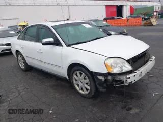 2005 Ford Five Hundred Limited with VIN 1FAFP25125G172652, listed as a IAAI auction lot 41684999 with 82,944 mi miles. Bid and sale history available at carsss.com. Image 1.