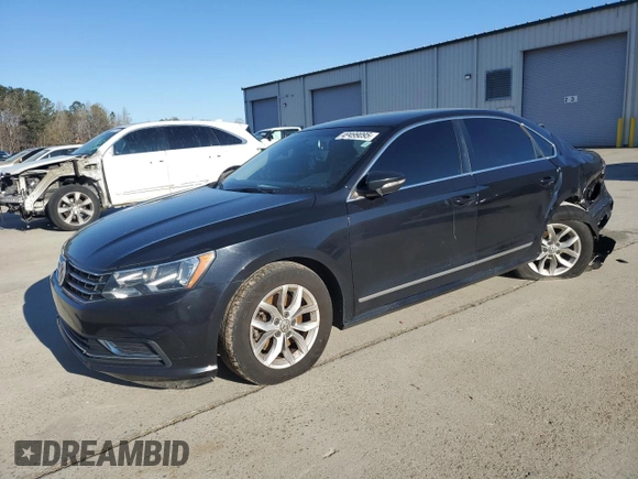 2017 Volkswagen Passat S z VIN 1VWAT7A35HC005604, wystawiony jako Copart lot #49499095 z przebiegiem 124 618 mil mil oraz Szkoda całkowita • Salvage title. Historia ofert i sprzedaży dostępna na DreamBid. Obrazek 1.