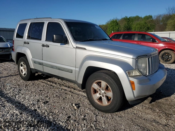 2010 Jeep Liberty Sport with VIN 1J4PP2GKXAW118174, listed as a Copart auction lot 52157345 with 160,033 mi miles and Clean Title. Bid and sale history available at DreamBid. Image 4.