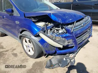 2013 Ford Escape SE with VIN 1FMCU9GX5DUB20394, listed as a IAAI auction lot 41889989 with 121,417 mi miles. Bid and sale history available at carsss.com. Image 6.