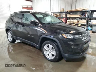 2022 Jeep Compass Latitude with VIN 3C4NJCBB3NT229589, listed as a Copart auction lot 84464524 with 61,157 mi miles and Clean Title. Bid and sale history available at carsss.com. Image 4.