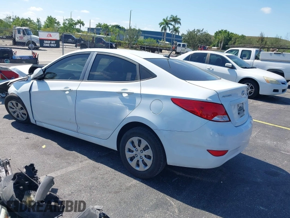2017 Hyundai Accent SE z VIN KMHCT4AE7HU222363, wystawiony jako IAAI lot #42310268 z przebiegiem 122 940 mil mil oraz . Historia ofert i sprzedaży dostępna na DreamBid. Obrazek 3.