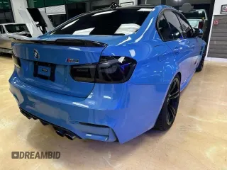 2015 BMW M3 z VIN WBS3C9C52FJ276370, wystawiony jako Copart lot #45783445 z przebiegiem 39 813 mil mil oraz Czysty tytuł • Clean title. Historia ofert i sprzedaży dostępna na DreamBid. Obrazek 4.
