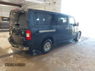 2017 Nissan NV SL z VIN 5BZAF0AA6HN852913, wystawiony jako IAAI lot #41686657 z przebiegiem 88 182 mil mil oraz . Historia ofert i sprzedaży dostępna na DreamBid. Obrazek 4.