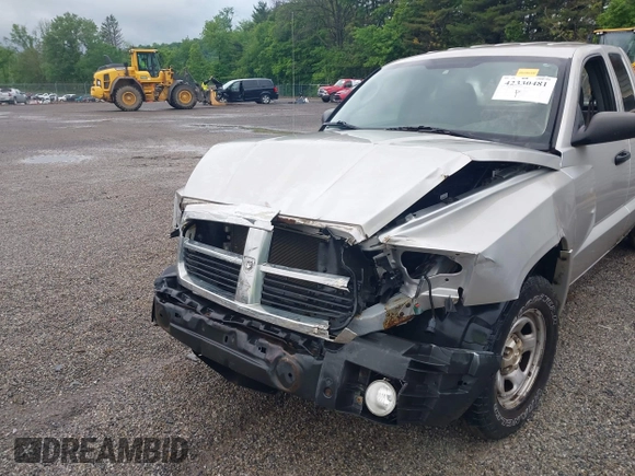 2007 Dodge Dakota ST z VIN 1D7HE22K37S177984, wystawiony jako IAAI lot #42330481 z przebiegiem 98 424 mil mil oraz . Historia ofert i sprzedaży dostępna na DreamBid. Obrazek 6.