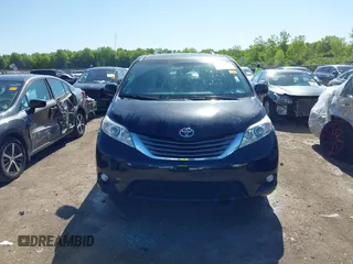 2013 Toyota Sienna XLE AAS z VIN 5TDYK3DC5DS306309, wystawiony jako IAAI lot #42260000 z przebiegiem 82 558 mil mil oraz . Historia ofert i sprzedaży dostępna na DreamBid. Obrazek 12.