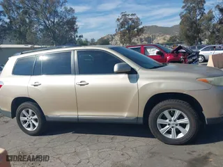 2011 Toyota Highlander with VIN 5TDZK3EH5BS042262, listed as a IAAI auction lot 41868350 with 239,202 mi miles. Bid and sale history available at carsss.com. Image 13.