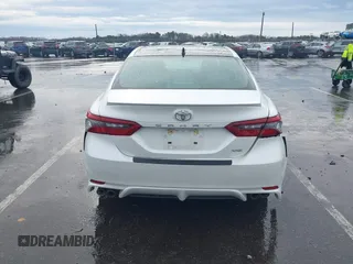 2022 Toyota Camry XSE z VIN 4T1K61AK2NU702362, wystawiony jako IAAI lot #41963393 z przebiegiem 13 541 mil mil oraz . Historia ofert i sprzedaży dostępna na DreamBid. Obrazek 16.