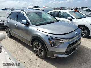 2024 Kia Niro SX Touring with VIN KNDCT3LE8R5131674, listed as a Copart auction lot 75623184 with 0 mi miles and Salvage Title. Bid and sale history available at carsss.com. Image 4.