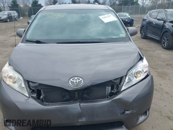2014 Toyota Sienna LE AAS z VIN 5TDKK3DC2ES519967, wystawiony jako IAAI lot #41863397 z przebiegiem 124 130 mil mil oraz . Historia ofert i sprzedaży dostępna na DreamBid. Obrazek 12.