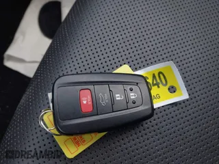 2019 Toyota RAV4 Limited with VIN JTMN1RFV8KD033205, listed as a IAAI auction lot 41751355 with 26,319 mi miles. Bid and sale history available at carsss.com. Image 11.