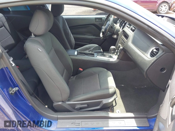 2013 Ford Mustang V6 with VIN 1ZVBP8AM8D5254453, listed as a IAAI auction lot 42535999 with 105,652 mi miles and . Bid and sale history available at DreamBid. Image 5.