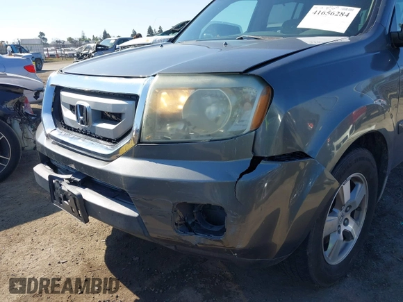 2009 Honda Pilot EX with VIN 5FNYF48439B036957, listed as a IAAI auction lot 41656284 with 199,115 mi miles. Bid and sale history available at carsss.com. Image 17.