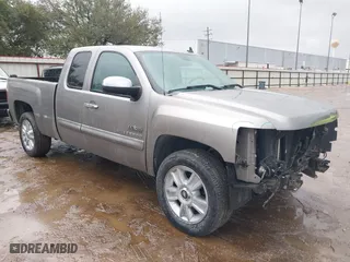 2013 Chevrolet Silverado 1500 LT with VIN 1GCRCSE08DZ119936, listed as a IAAI auction lot 41464530 with 215,080 mi miles. Bid and sale history available at carsss.com. Image 1.