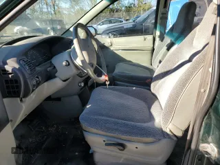 1996 Dodge Caravan z VIN 2B4GP2432TR624190, wystawiony jako Copart lot #77136974 z przebiegiem 172 721 mil mil oraz Czysty tytuł • Clean title. Historia ofert i sprzedaży dostępna na DreamBid. Obrazek 7.