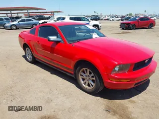 2008 Ford Mustang Deluxe z VIN 1ZVHT80N285196572, wystawiony jako IAAI lot #42457986 z przebiegiem 201 327 mil mil oraz . Historia ofert i sprzedaży dostępna na DreamBid. Obrazek 1.