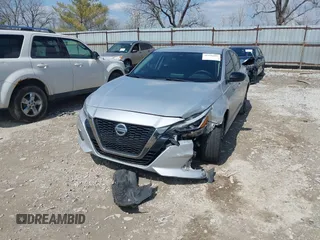 2020 Nissan Altima SR with VIN 1N4BL4CV3LC132192, listed as a IAAI auction lot 41936605 with 105,719 mi miles and . Bid and sale history available at carsss.com. Image 6.