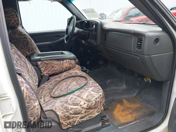 2005 GMC Sierra 2500HD SLE z VIN 1GTHK23U75F804162, wystawiony jako IAAI lot #42143820 z przebiegiem 3 mil mil oraz . Historia ofert i sprzedaży dostępna na DreamBid. Obrazek 5.