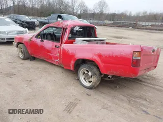 1993 Toyota Pickup DLX z VIN JT4RN93P3P5078629, wystawiony jako IAAI lot #41497529 z przebiegiem 303 435 mil mil oraz . Historia ofert i sprzedaży dostępna na DreamBid. Obrazek 3.