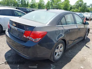2014 Chevrolet Cruze 1LT z VIN 1G1PC5SB1E7424084, wystawiony jako IAAI lot #42414396 z przebiegiem 142 488 mil mil oraz . Historia ofert i sprzedaży dostępna na DreamBid. Obrazek 4.
