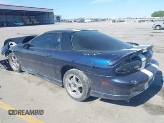 2001 Chevrolet Camaro Z28 z VIN 2G1FP22G312146719, wystawiony jako IAAI lot #42228792 z przebiegiem 134 142 mil mil oraz . Historia ofert i sprzedaży dostępna na DreamBid. Obrazek 3.