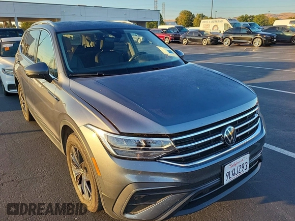 2024 Volkswagen Tiguan SE z VIN 3VV3B7AX0RM107010, wystawiony jako IAAI lot #42845198 z przebiegiem 22 903 mil mil oraz . Historia ofert i sprzedaży dostępna na DreamBid. Obrazek 17.