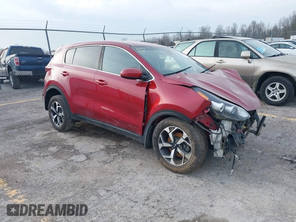 2020 Kia Sportage LX z VIN KNDPMCAC0L7697209, wystawiony jako IAAI lot #41795208 z przebiegiem 129 188 mil mil oraz . Historia ofert i sprzedaży dostępna na DreamBid. Obrazek 1.