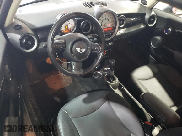 2011 MINI Hardtop z VIN WMWSU3C58BT095542, wystawiony jako Copart lot #57474055 z przebiegiem 41 490 mil mil oraz Szkoda całkowita • Salvage title. Historia ofert i sprzedaży dostępna na DreamBid. Obrazek 8.