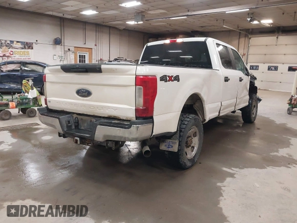 2018 Ford Super Duty F-250 SRW XL with VIN 1FT7W2B62JEB55938, listed as a IAAI auction lot 41236499 with 276,458 mi miles. Bid and sale history available at carsss.com. Image 4.